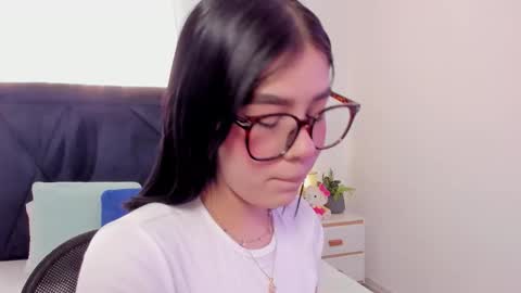 LilyWoodz online show from 8, 2, 2026