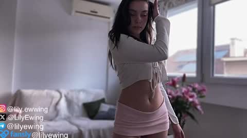 Snapshot of lilyewing_ chatting on 4, 5, 2026 Lily online show from 4, 5, 2026