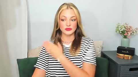 Snapshot of lilylovely26 chatting on 30, 5, 2026 Lily online show from 30, 5, 2026