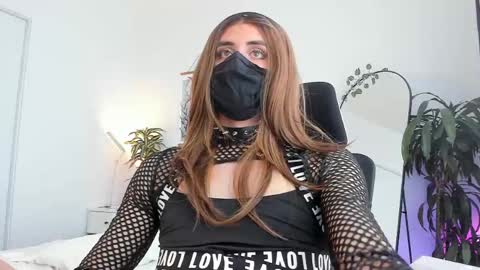 Snapshot of lilyreina chatting on 5, 5, 2026 Lily Reina online show from 5, 5, 2026