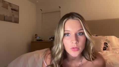 Snapshot of lilysummers21208 chatting on 10, 4, 2026 lilysummers21208 online show from 10, 4, 2026