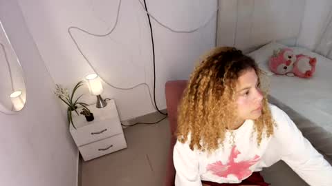 Snapshot of lina_andr chatting on 14, 7, 2026 lina_andr online show from 14, 7, 2026