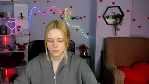 Snapshot of lina_fox12 chatting on 8, 4, 2026 lina_fox12 online show from 8, 4, 2026