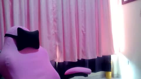 Snapshot of lina_maria99 chatting on 4, 6, 2026 Lina Mara99 online show from 4, 6, 2026