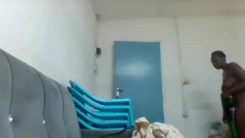 Snapshot of lina_naughty00 chatting on 21, 12, 2025 lina_naughty00 online show from 21, 12, 2025