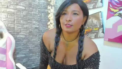 Snapshot of lina_sanchezih chatting on 5, 5, 2026 LINA SANCHEZ online show from 5, 5, 2026