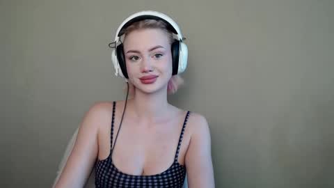 Snapshot of linacute52 chatting on 18, 10, 2025 linacute52 online show from 18, 10, 2025