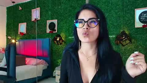 Lina  online show from 10, 11, 2025