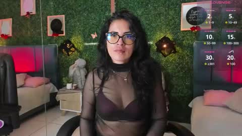 Lina  online show from 17, 11, 2025