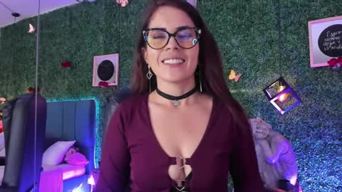 Snapshot of linagh chatting on 11, 4, 2026 Lina online show from 11, 4, 2026