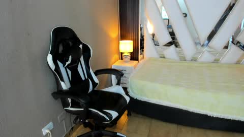 Snapshot of linda4petite chatting on 29, 4, 2026 Linda online show from 29, 4, 2026