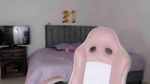 Snapshot of linda_brown_1 chatting on 25, 5, 2026 linda brown online show from 25, 5, 2026