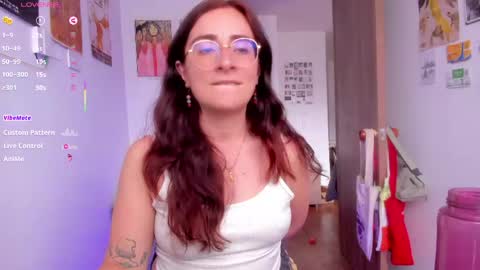 Snapshot of linda_giggle chatting on 6, 5, 2026 Giggles online show from 6, 5, 2026