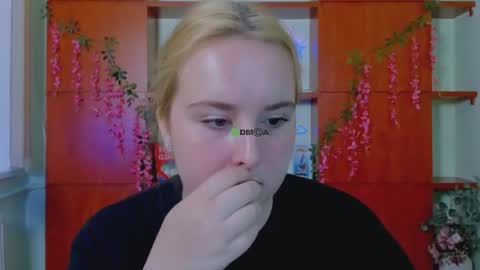 Snapshot of linda_lynx chatting on 17, 7, 2026 linda_lynx online show from 17, 7, 2026