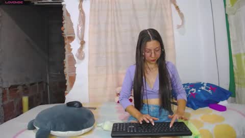 Snapshot of linda_naomi chatting on 26, 12, 2024 naomi online show from 26, 12, 2024