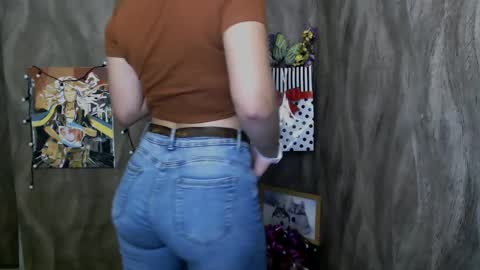 Snapshot of linda_s_ chatting on 7, 10, 2025 Linda online show from 7, 10, 2025