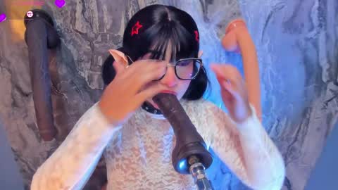 linda_sofi__ online show from 9, 4, 2026