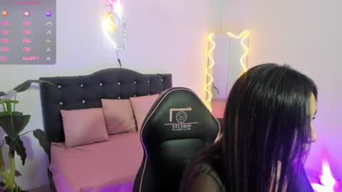 Snapshot of lindsay_tay chatting on 19, 4, 2026 Linda online show from 19, 4, 2026
