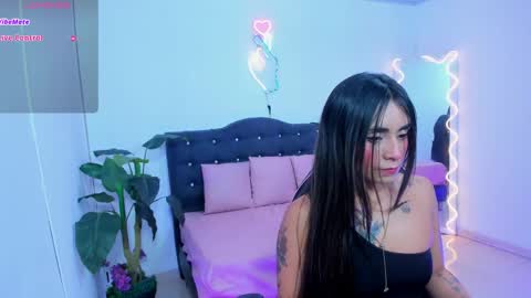 Snapshot of lindsay_tay chatting on 24, 4, 2026 Linda online show from 24, 4, 2026