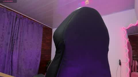 Snapshot of lindsay_tay chatting on 26, 5, 2026 Linda online show from 26, 5, 2026
