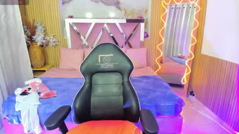 Snapshot of lindsay_tay chatting on 28, 5, 2026 Linda online show from 28, 5, 2026