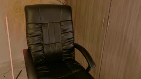 Lindsey Moss online show from 13, 3, 2026