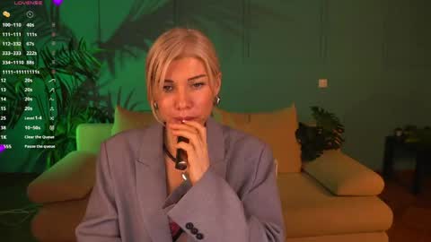 lindsi_luvviv online show from 18, 4, 2026