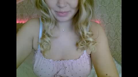Snapshot of lindsisecret chatting on 1, 1, 2025 Anna online show from 1, 1, 2025