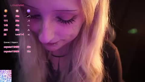 Snapshot of liniq chatting on 5, 7, 2026 Lina online show from 5, 7, 2026