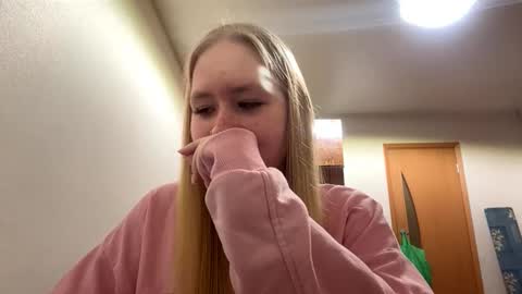 Snapshot of linncrisafi chatting on 11, 2, 2026 Rose online show from 11, 2, 2026