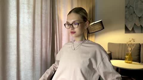 Snapshot of linneabercier chatting on 6, 4, 2026 Emma online show from 6, 4, 2026