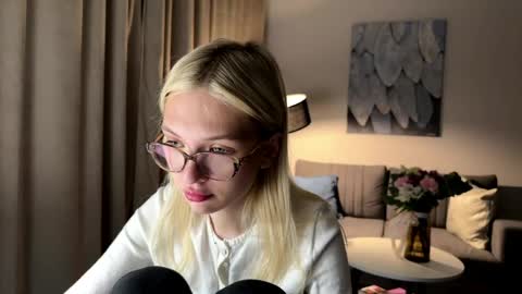 Snapshot of linneabercier chatting on 28, 4, 2026 Emma online show from 28, 4, 2026