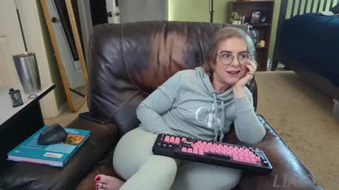 Linzy19 online show from 6, 1, 2025