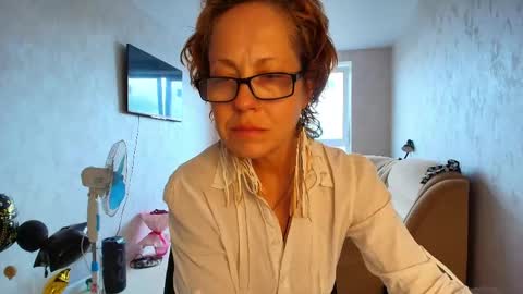 Liora Weiss online show from 27, 5, 2026