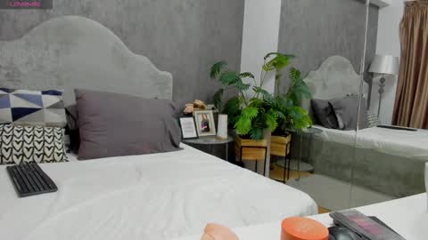 lisacroft online show from 9, 2, 2026