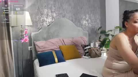 Snapshot of lisacroft chatting on 25, 5, 2026 lisacroft online show from 25, 5, 2026