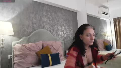 Snapshot of lisacroft chatting on 2, 6, 2026 lisacroft online show from 2, 6, 2026
