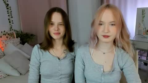 Snapshot of lisaluve chatting on 25, 4, 2026 Lisa blonde Alisa brunette online show from 25, 4, 2026