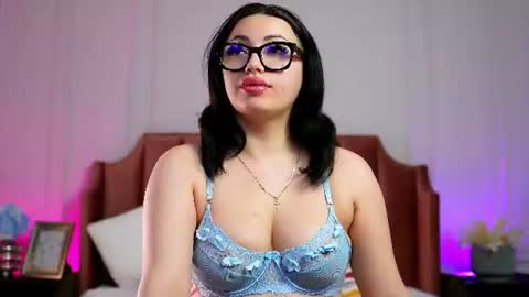 Snapshot of lisaraee chatting on 4, 7, 2026 Lisa online show from 4, 7, 2026