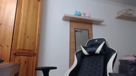 Snapshot of lisaskybaby chatting on 1, 4, 2026 Lisaskybaby online show from 1, 4, 2026