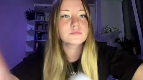 Snapshot of lisi_kiss_ chatting on 7, 7, 2026 Aurora online show from 7, 7, 2026