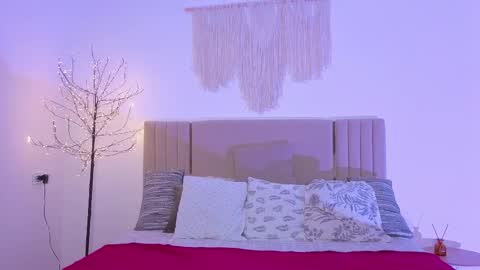 Snapshot of lit1le_mia chatting on 4, 11, 2025 lit1le_mia online show from 4, 11, 2025