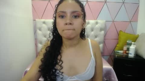 Snapshot of little18doll chatting on 3, 5, 2026 little18doll online show from 3, 5, 2026