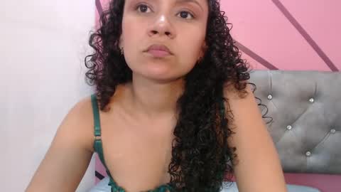 Snapshot of little18doll chatting on 29, 5, 2026 little18doll online show from 29, 5, 2026