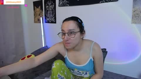 Snapshot of little__ammy chatting on 8, 5, 2026 little__ammy online show from 8, 5, 2026