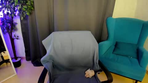 Snapshot of little__isabel chatting on 10, 7, 2026 Isabel online show from 10, 7, 2026