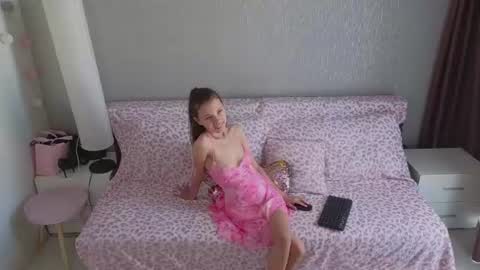 Snapshot of little__lunaa chatting on 25, 6, 2026 online show from 25, 6, 2026