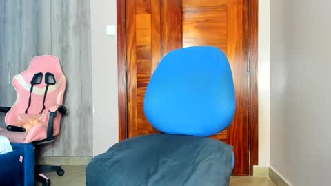 Snapshot of little_africa chatting on 20, 4, 2026 little_africa online show from 20, 4, 2026