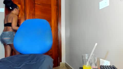 Snapshot of little_africa chatting on 5, 5, 2026 little_africa online show from 5, 5, 2026