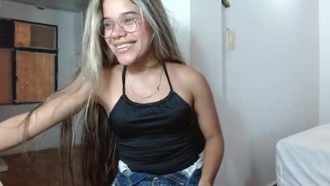 Snapshot of little_babyboo_ chatting on 26, 5, 2026 Catalina online show from 26, 5, 2026